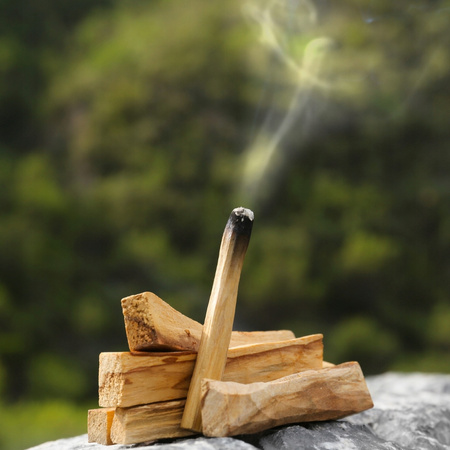 Zestaw Kadzideł Naturalnych Palo Santo, Biała Szałwia + Kamienie Naturalne: Kwarc Różowy, Jadeit, Ametyst, Kwarc Dymny, Kwarc Skalny